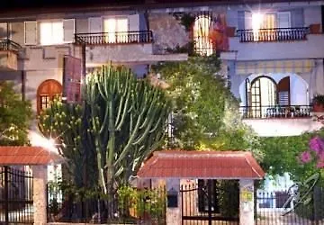 Ambra Bed & Breakfast 3*